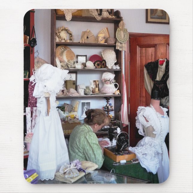 VICTORIAN ENGLAND MOUSE MAT (Front)