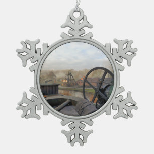 VICTORIAN OLD ENGLAND UK SNOWFLAKE PEWTER CHRISTMAS ORNAMENT