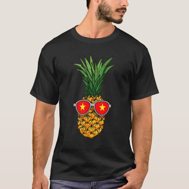 Vietnamese Pineapple Vietnam Flag Sunglasses Summe T-Shirt (Front)