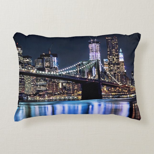 View of New York's Brooklyn bridge reflection Decorative Cushion (Front)