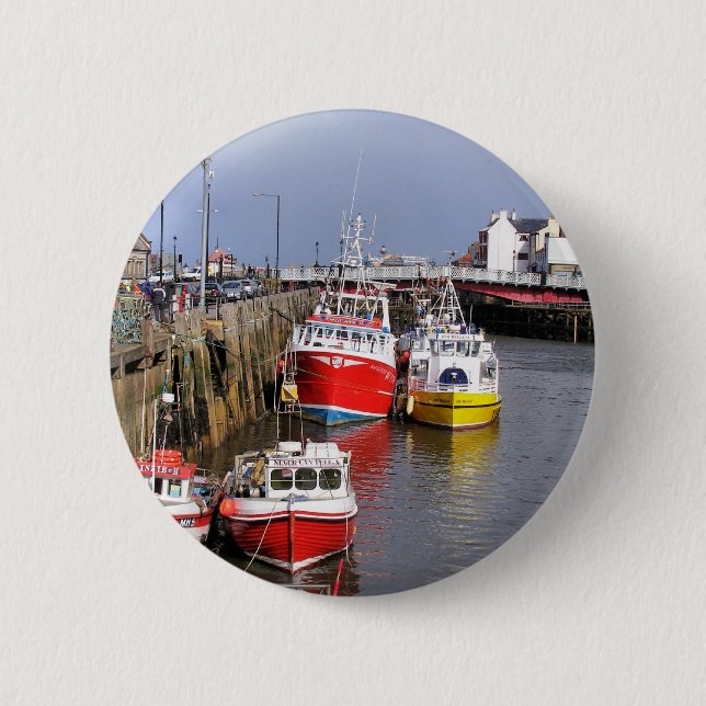 VIEWS OF ENGLAND 6 CM ROUND BADGE (Front)