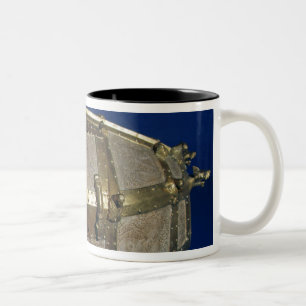 Viking coffer for gold Two-Tone coffee mug