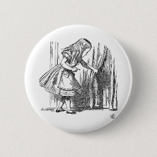 Vintage Alice in Wonderland looking for the door 6 Cm Round Badge