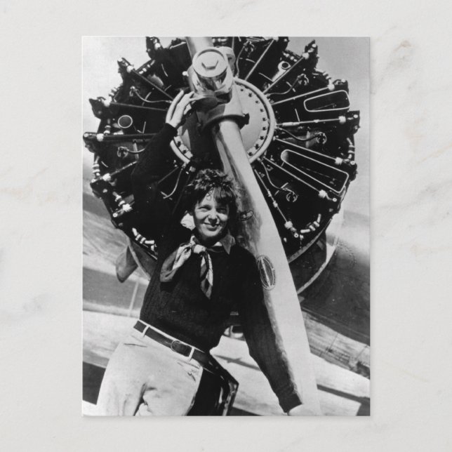 Vintage Amelia Earhart  Photo Postcard (Front)