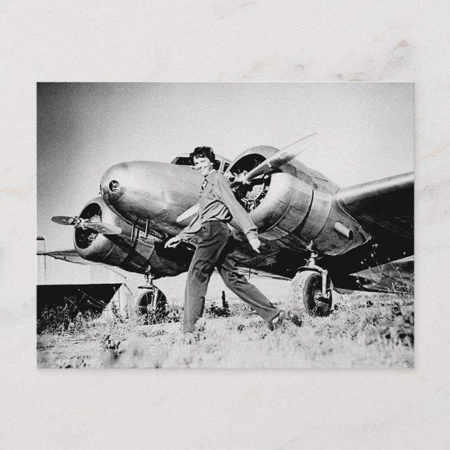 Vintage Amelia Earhart  Photo Postcard (Front)