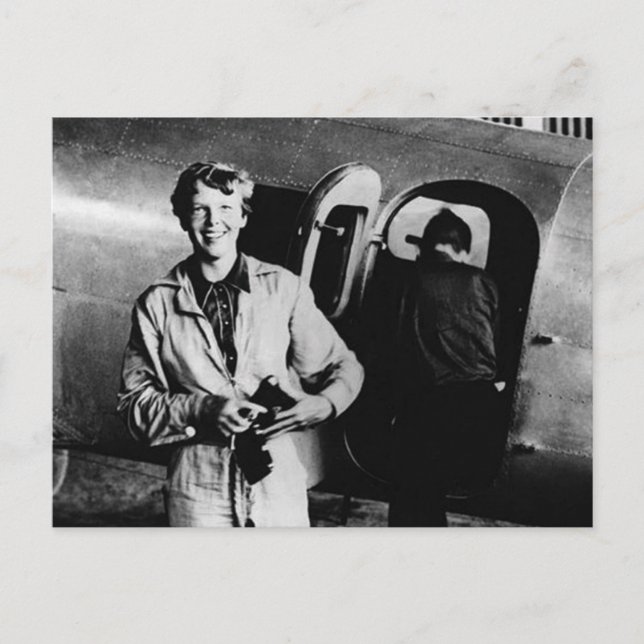 Vintage Amelia Earhart  Photo Postcard (Front)