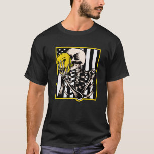 Vintage American Flag Black And White Skull Timide T-Shirt