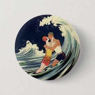 Vintage Art Deco Lovers Kiss in the Waves at Beach 6 Cm Round Badge