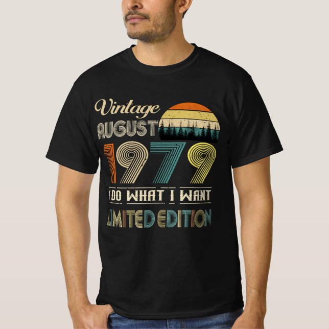 Vintage August 1979 T-Shirt - Retro Style Birthday (Front)