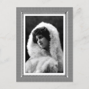 Vintage Beauty - Gentle Beauty - in black & white Postcard