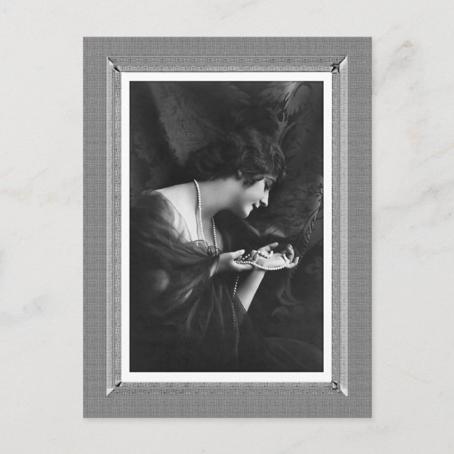 Vintage Beauty - Pearl Necklace - in black & white Postcard (Front)