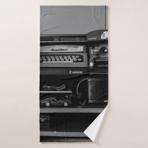 VINTAGE BLACK AND WHITE CAMERA BATH TOWEL