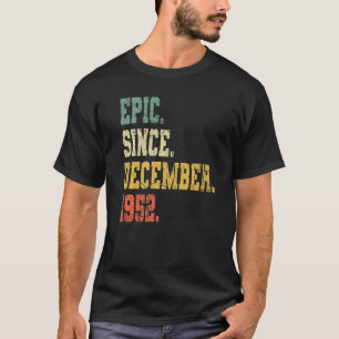 Vintage Born In December 1952 Men Women  70 Years  T-Shirt