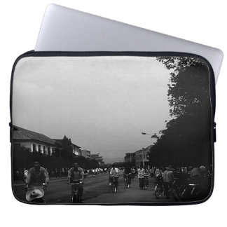 Vintage China Guilin street bicycles Case-Mate iPh Laptop Sleeve