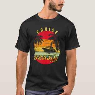 Vintage Cruise Squad 2022 For Family Or Friend Who T-Shirt