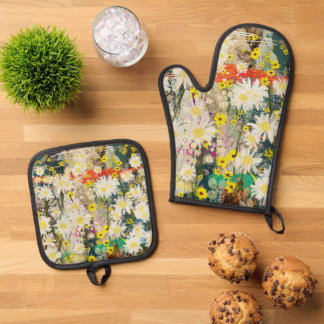 Vintage Daisies - Nature Inspired Floral Art - Oven Mitt & Pot Holder Set