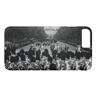 Vintage England Guards returning along the Mall iPhone 8 Plus/7 Plus Case