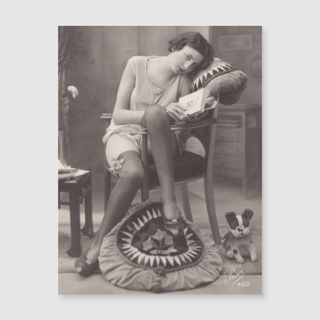 Vintage Flapper Girl 1920's magnetic postcard (Front)