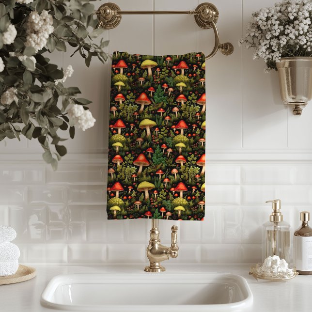 Vintage Forest Bath Towel Cosy Mushroom Style (Vintage Forest Bath Towel Cozy Mushroom Style)
