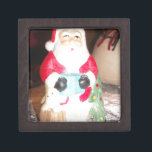 Vintage Fun Santa with Snow Art Print Keepsake Box<br><div class="desc">Vintage Fun Santa with Snow Art Print Introducing the "Vintage Fun Santa with Snow Art Print, " a charming and nostalgic piece that captures the essence of a classic Christmas. This artwork features a close-up, centred depiction of a vintage Santa Claus figurine, evoking warm memories of holiday celebrations. Design: Vintage...</div>