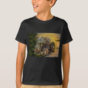Vintage Green Tractor Rustic Old Barn T-Shirt