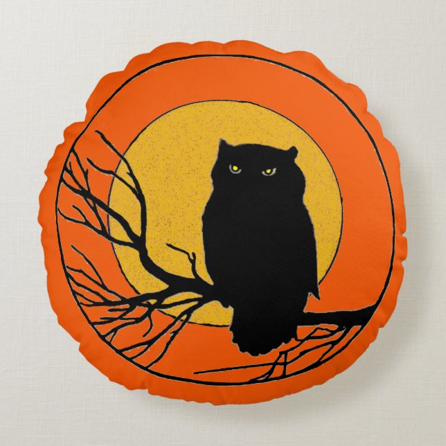 Vintage Halloween Owl and Harvest Moon Round Cushion (Front)