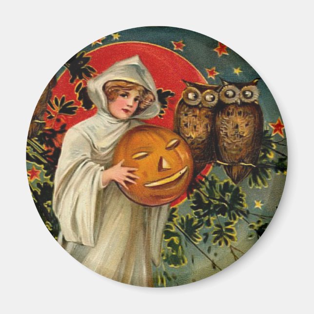 Vintage Halloween Round Magnet (Front)