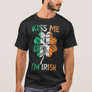 Vintage Kiss Me Im Irish Ireland Flag shamrock St T-Shirt