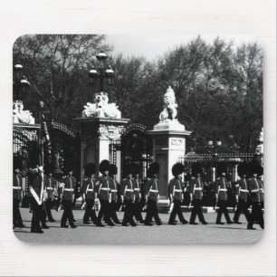 Vintage London Changing guard Buckingham palace Mouse Mat