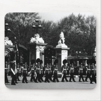 Vintage London Changing guard Buckingham palace Mouse Mat