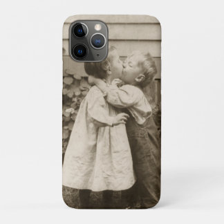 Vintage Love Photo of Children Kissing in a Garden iPhone 11 Pro Case