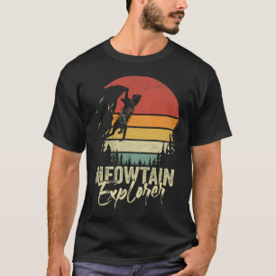 Vintage Meowtain Explorer Rock Climber Retro Cat C T-Shirt