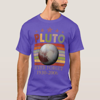 Vintage Never Forget Pluto Style Retro Space Funny T-Shirt