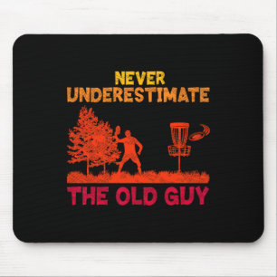 Vintage Never Underestimate Old Guy Funny Disc Gol Mouse Mat