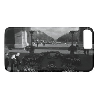 Vintage Paris Triumphal arch Unknown soldier iPhone 8 Plus/7 Plus Case