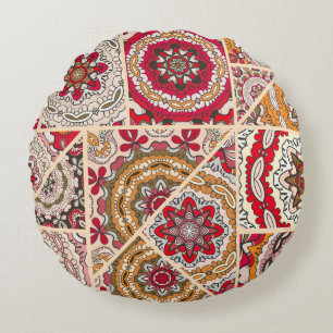 Vintage patchwork quilt pattern. Vintage decorativ Round Cushion