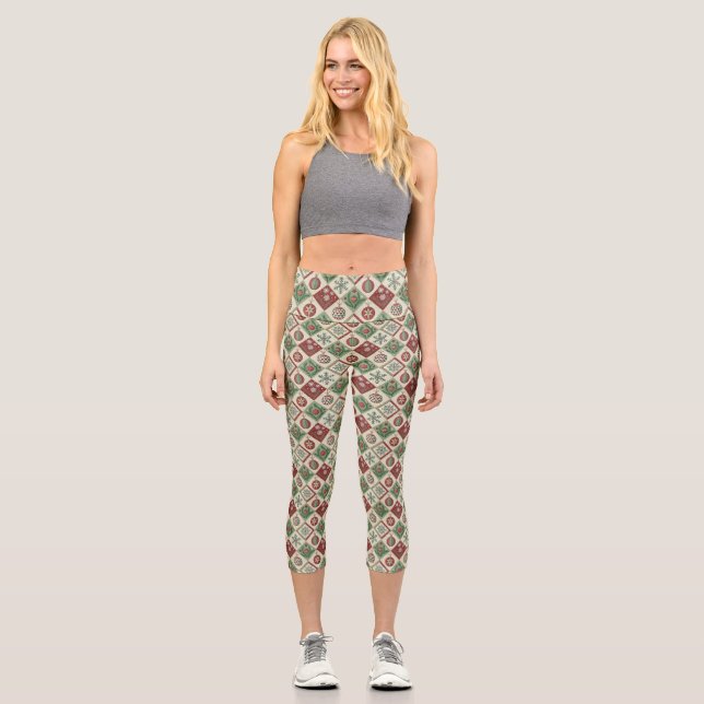 Vintage Patchwork Quilted Christmas Pattern Capri Leggings (Front)