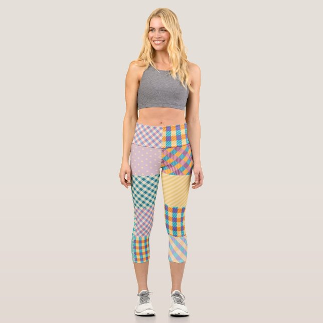 Vintage Patchwork: Textile Seamless Background Capri Leggings (Front)