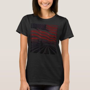 Vintage patriotic tractor on a farm American flag T-Shirt