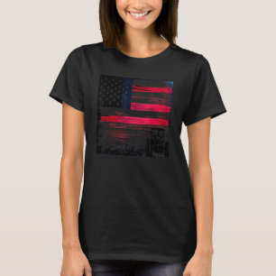 Vintage patriotic tractor on a farm  American flag T-Shirt