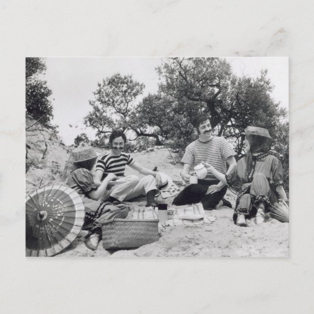 Vintage photograph Edwardian picnic on the beach Postcard (Front)