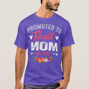 Vintage Promoted To Mum 2022 Retro New Mum Grandma T-Shirt