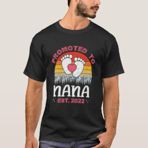 Vintage Promoted To Nana Est 2022 New Grandma Moth T-Shirt