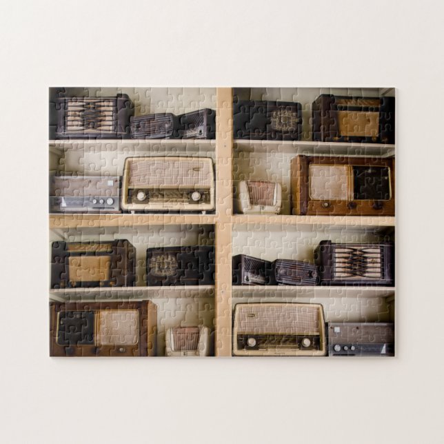 VINTAGE RETRO RADIOS JIGSAW PUZZLE (Horizontal)