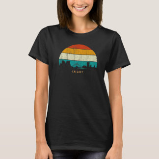 Vintage Retro Style City in Canada skyline citysca T-Shirt