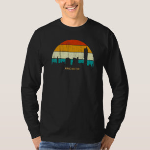Vintage Retro Style England skyline cityscape Manc T-Shirt