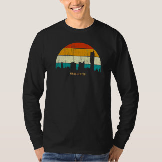 Vintage Retro Style England skyline cityscape Manc T-Shirt
