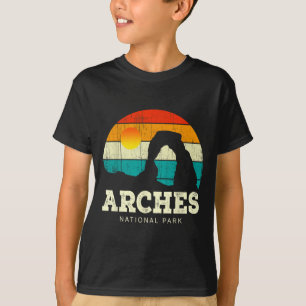 Vintage retro style skyline arches utah arches T-Shirt