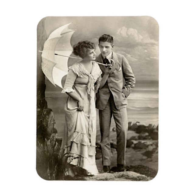 Vintage Romantic Couple with Parasol Magnet (Vertical)