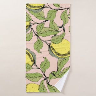 Vintage seamless pattern with branches and lemons. bath towel